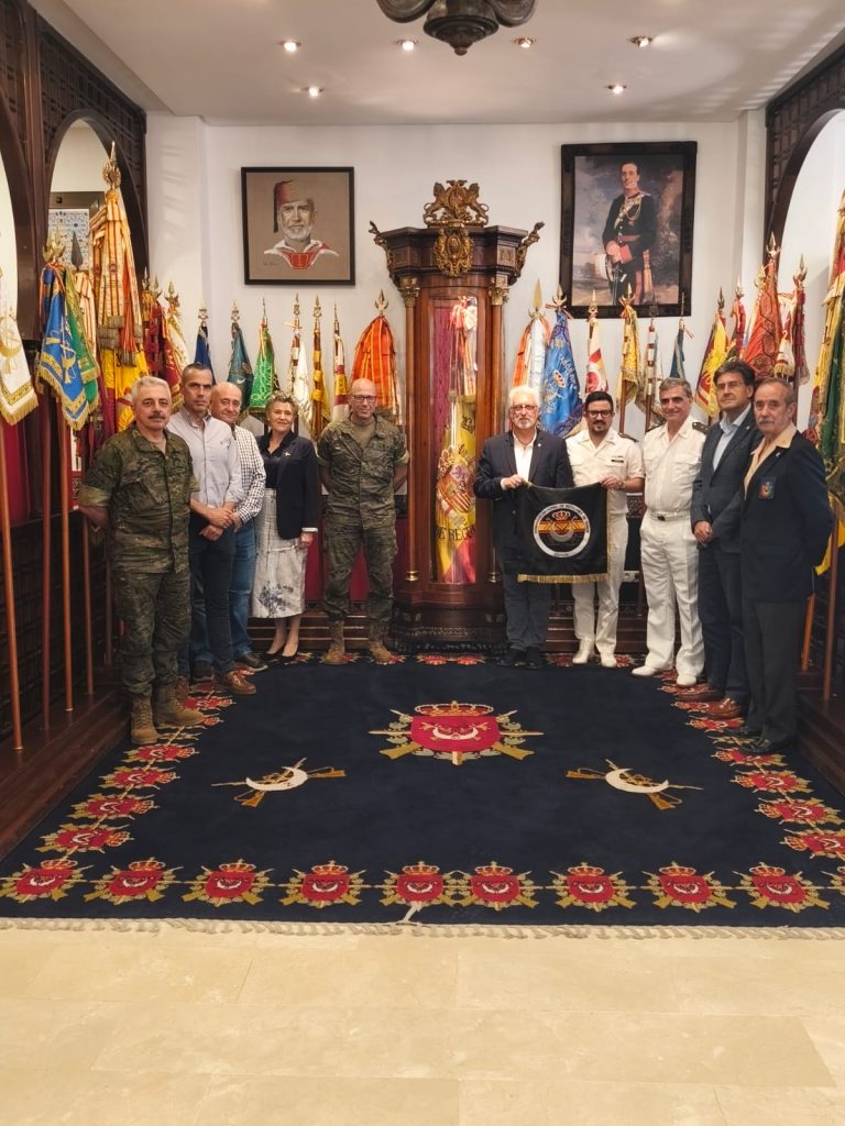 En el Salón de Banderas con nuestro guion de RH